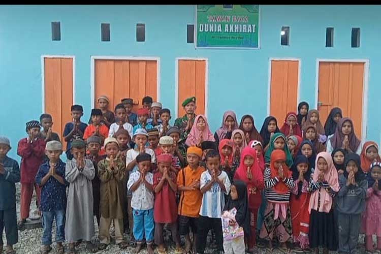 Mayjen TNI Farid Makruf dan Serma Riadi Membangun Harapan Anak Pelosok  Lewat Taman Baca Dunia Akhirat