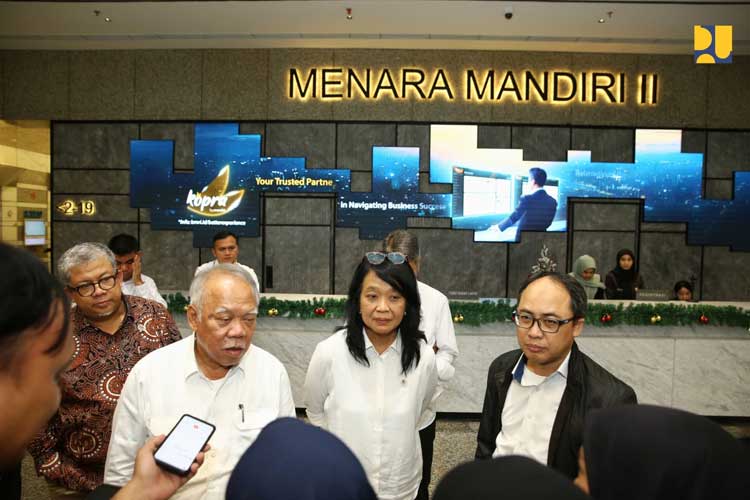 Wamen PU Diana Kusumastuti saat menghadiri Rapat Strategi Re-Introduksi IKN di Kantor Otorita IKN (OIKN), Jakarta, Senin (9/12/2024). FOTO: Biro Komunikasi Publik Kementerian PU)