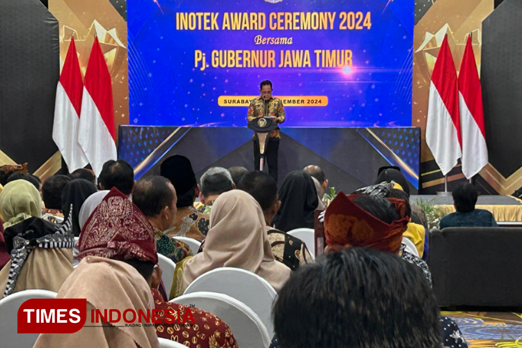 Apresiasi Inovasi Pemerintah Daerah, Pj Gubernur Adhy Serahkan Piala Inotek Award 2024