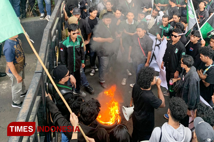 Aksi-demonstrasi-HMI-Kota-Malang-2.jpg
