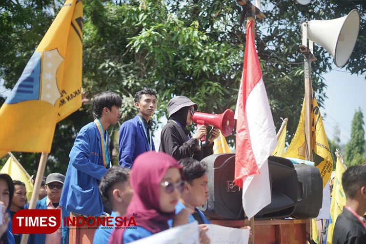 Aksi-demo-PMII-Pacitan-2.jpg