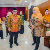 Khofifah, Muslimat NU dan Mendikdasmen Bahas Regulasi Penggunaan Medsos bagi Anak dan MBG