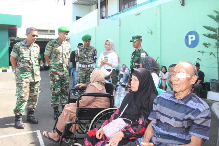 Sambut Hari Juang TNI AD ke-79, Kodim 0612/Tasikmalaya Gelar Pemeriksaan Pasca Operasi Katarak Gratis