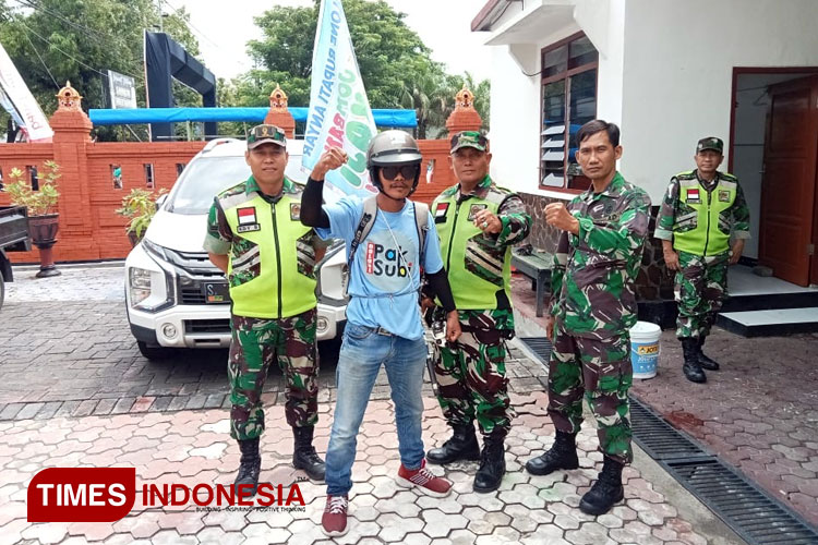 Simpatisan Warsubi Tunaikan Nazar Jalan Kaki Mojokerto-Surabaya Usai Menang di Pilkada Jombang