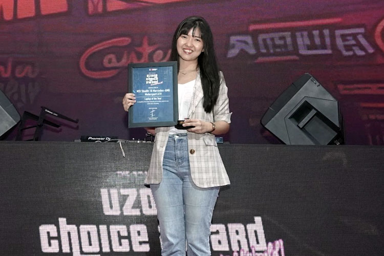 MSI Stealth 18 Mercedes-AMG Motorsport terpilih sebagai Laptop of the Year di Uzone Choice Award 2024. (Foto: MSI)