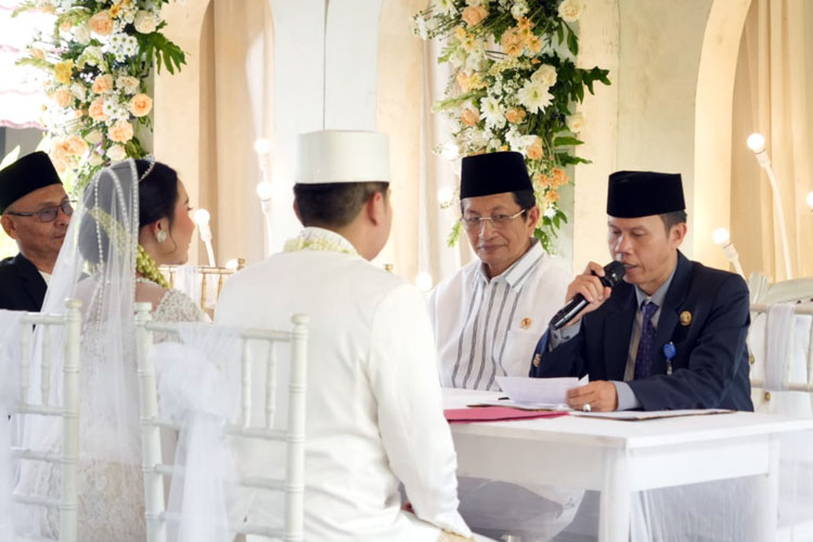 Menteri Agama Prof. Nasaruddin Umar saat acara pernikahan Mega Dewi merupakan putri dari Kepala Kanwil Kemenag Bali, Komang Sri Marheni. (Foto: Kemenag for TIMES Indonesia)