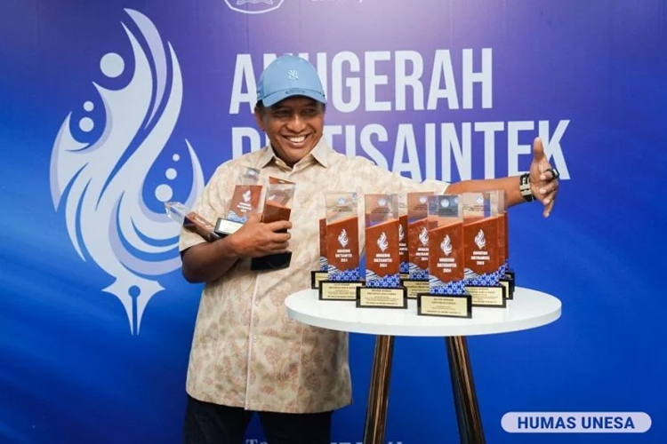 Unesa Boyong 14 Penghargaan dalam Anugerah Diktisaintek 2024, Rektor: Kado Dies Natalis ke-60