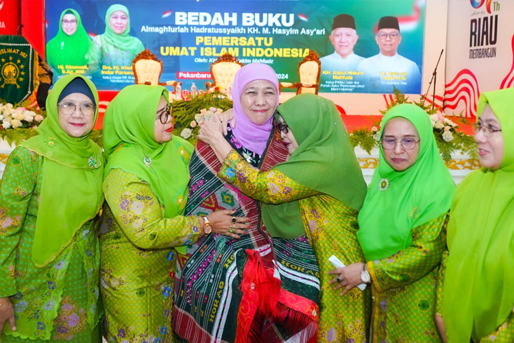 Bedah Buku Hadratussyaikh KH Hasyim Asy’ari di Pekanbaru, Begini Wejangan Khofifah