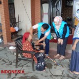 Tim Kesehatan LKNU PCNU Jombang Buka Pos Pelayanan Kesehatan Gratis di Lokasi Banjir