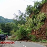 Jelang Nataru, Longsor Mengintai di Jalan Raya Pacitan–Ponorogo