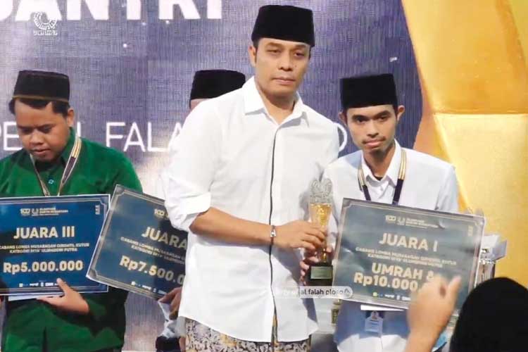 Cinta Tradisi Pesantren, Santri Mansyaul Ulum Amiruddin Raih Juara 1 MQK Tingkat Nasional