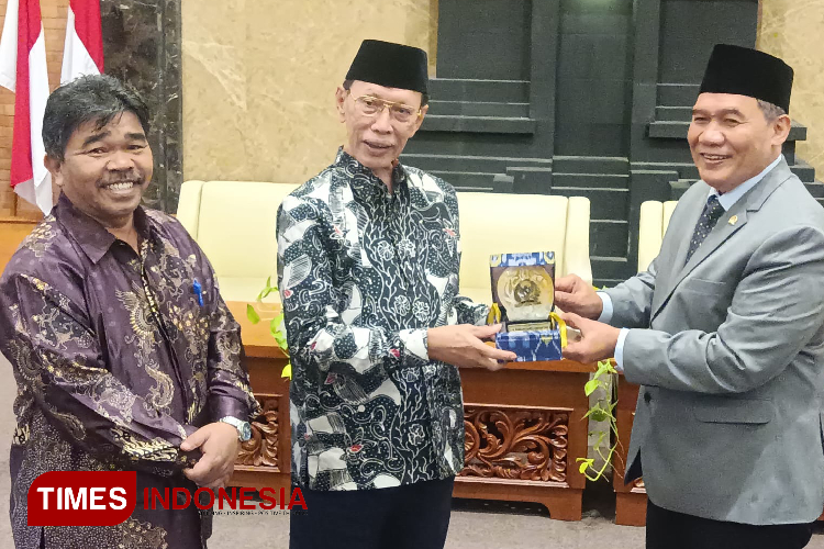 Anggota DPR RI Bambang Haryo Isi Kuliah Umum di UWKS, Minta Pemuda Tak Apatis Politik