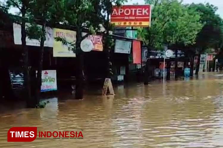 Tanggul Jebol, Beberapa Wilayah di Ponorogo Dikepung Banjir