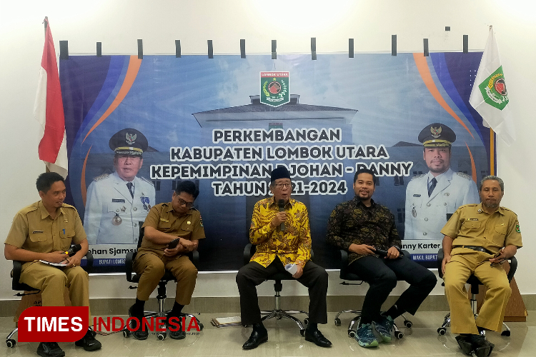 Bupati Lombok Utara Djohan Sjamsu, Wabup Danny Karter, Kepala Diskominfo Hairul Anwar, Kepala Bappeda Gatot Sugiharto, Kabag Prokopimda Lalu Gita Bayu. (Foto : Hery Mahardika/TIMES Indonesia)