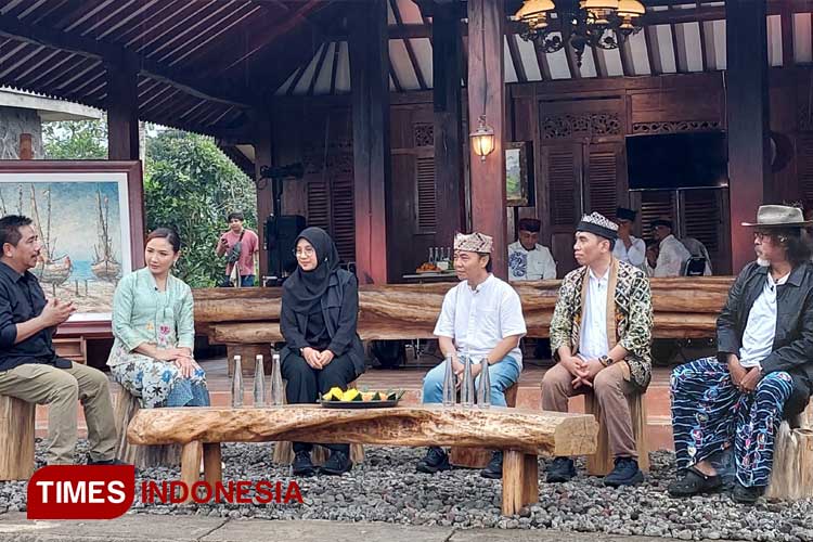 Talkshow 'Jagong Budaya' dengan tema Seni Banyuwangi Hidup dan Menghidupi'. (Foto : Anggara Cahya/TIMES Indonesia)