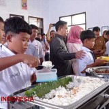 Pj Bupati Majalengka Tinjau Uji Coba Program Makan Bergizi Gratis di Sekolah