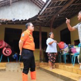 Tinjau Banjir Ponorogo, Pj Gubernur Adhy Fokuskan Evakuasi Warga dan Perbaikan Tanggul Jebol