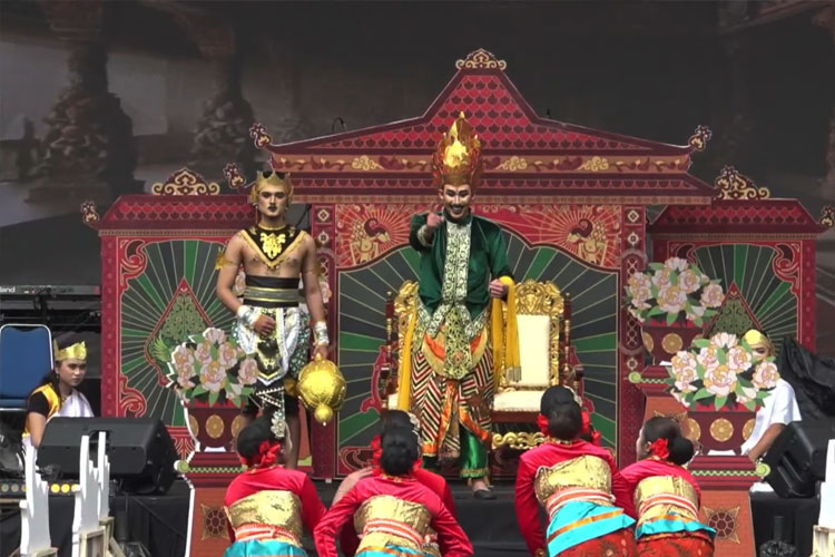 Drama Kolosal berjudul Hikayat Raja Brawijaya yang tampil dalam puncak perayaan dies natalis ke 62 UB. (FOTO: Istimewa)