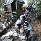 Mitigasi Banjir Rob di Surabaya, Eri Cahyadi Tinggikan Tanggul di Greges Timur