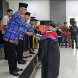 88 Lulusan Sekolah Lansia Bina Keluarga Istikomah Banjarnegara Diwisuda