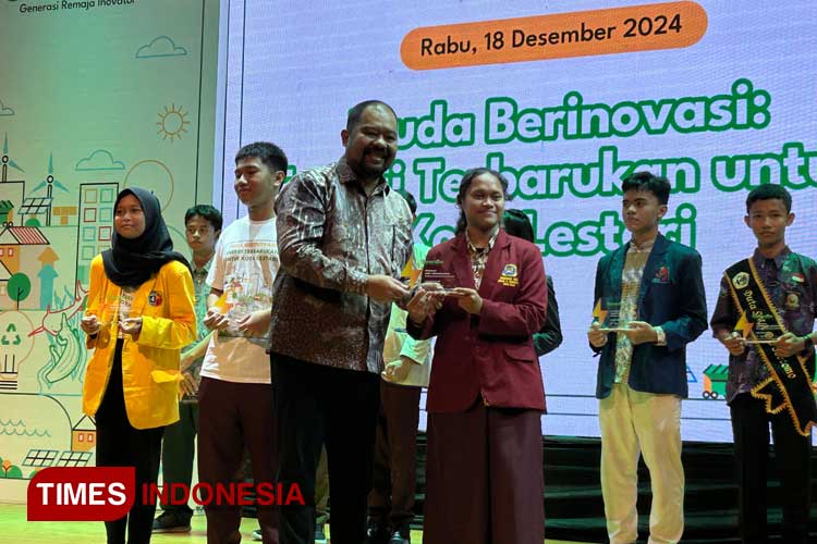 Kompetisi Generator Schneider dan Dinas Pendidikan Jatim, SMAN 2 Surabaya Raih Juara