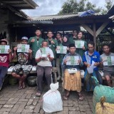 Mahasiswa Polbangtan Malang Kenalkan Pembuatan Silase kepada Peternak Ruminansia