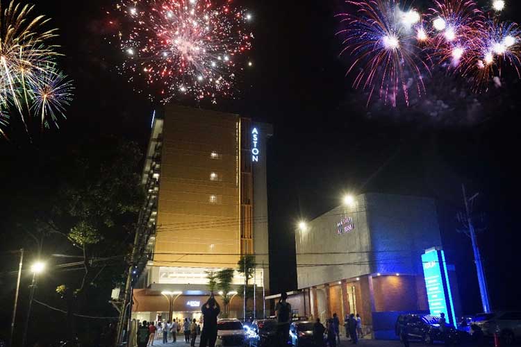 Sambut Tahun Baru 2025, Aston Mojokerto Persembahkan Masquerade New Year Party