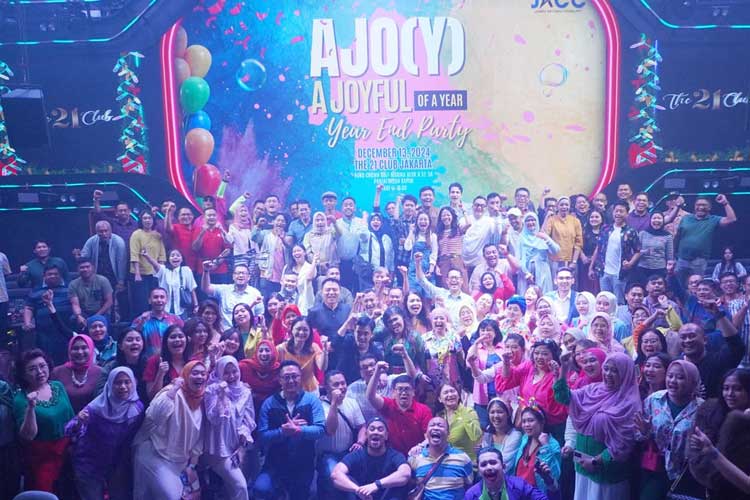 Puluhan perusahaan kargo yang tergabung di komunitas JACC saat berfoto bersama. (Foto: Dok. JACC)