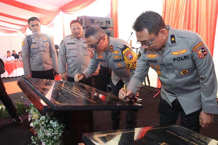 Kapolda Jatim Resmikan RS Bhayangkara Jajaran Polda Jawa Timur Secara Serentak