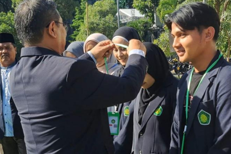 Pelepasan mahasiswa UIN Maliki Malang untuk mengikuti program KKM 2024 yang berlangsung pada Kamis (19/12/2024). (Foto: Humas UIN Malang)