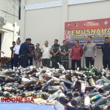 Jelang Nataru 2025, Polres Tasikmalaya Musnahkan Puluhan Botol Miras