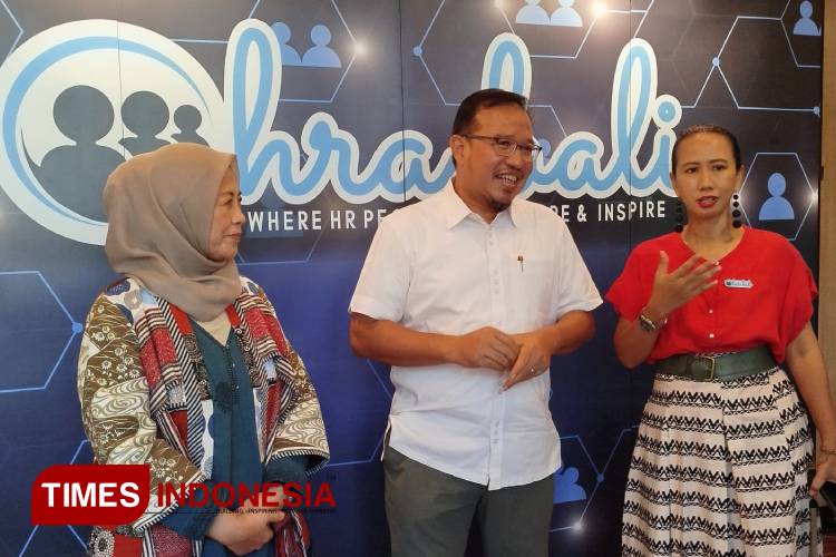 Seminar Akhir Tahun HRA Bali, Paradigma Baru Menuju Indonesia Emas 2045