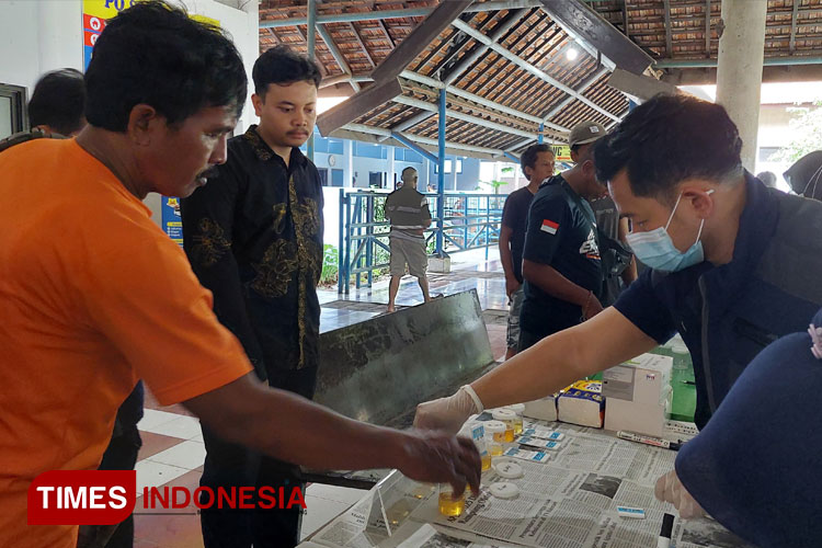 Supir Angkutan Barang dan Orang di Banyuwangi di Tes Urine Mendadak, Ada Apa?