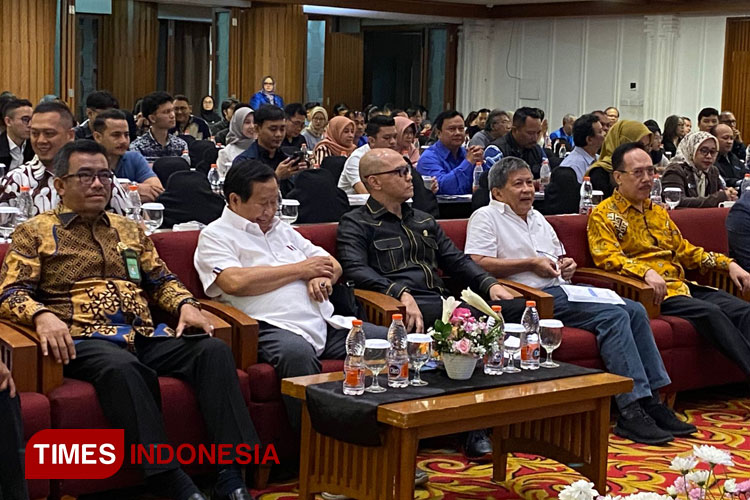 Tingkatkan Wawasan Hukum, DPC Peradi Bandung Undang Tokoh Pemerhati Hukum dan Filsafat