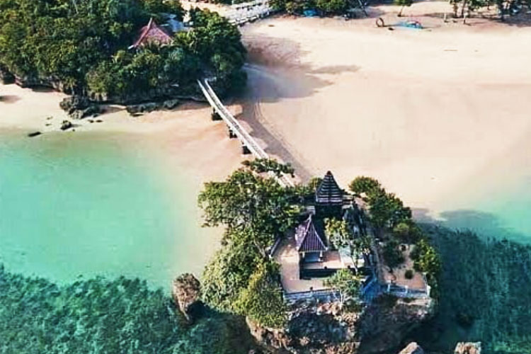 Pantai-Balekambang.jpg