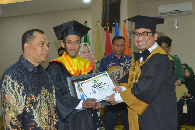 Wisuda Polisma Periode 21 dan 22 Tahun 2024: Direktur Soroti Peran Vokasi dan Prestasi Kampus