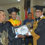 Wisuda Polisma Periode 21 dan 22 Tahun 2024: Direktur Soroti Peran Vokasi dan Prestasi Kampus