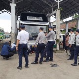 Jelang Nataru, Puluhan Bus Uji Kelayakan dan Pemeriksaan Kesehatan Sopir