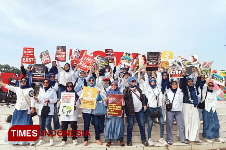 Hari Ibu 2024: Aktivis Perempuan Aksi Simpatik di Alun-Alun Dadaha Tasikmalaya