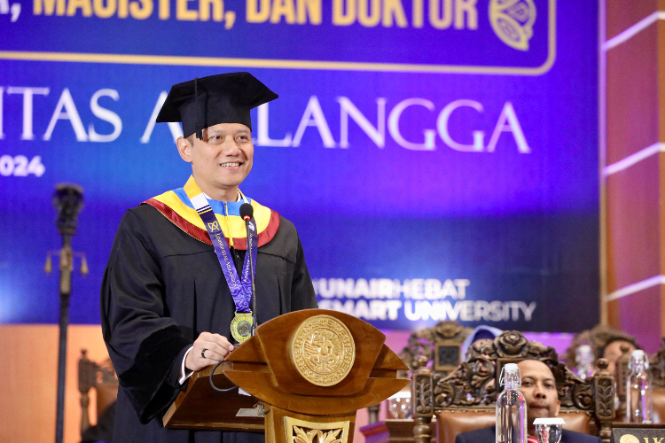 Wisuda Pascasarjana Unair, Menko AHY Paparkan Tantangan Indonesia di Kancah Global