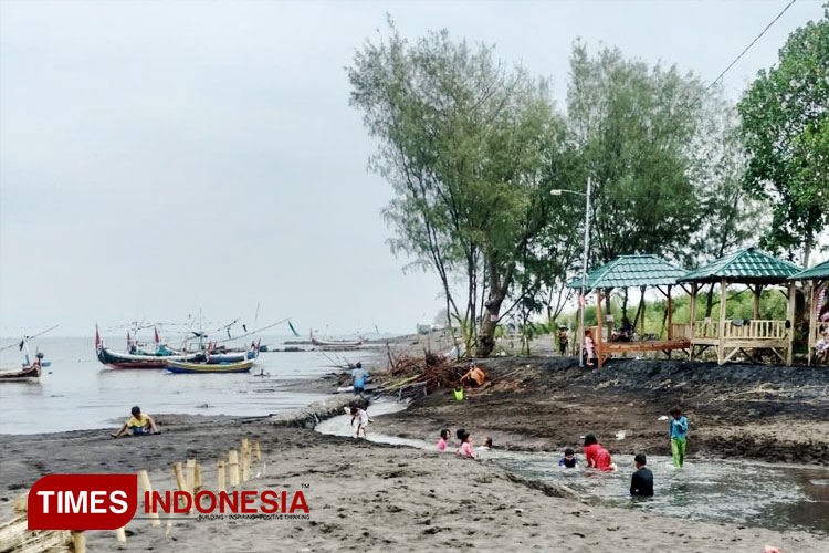 Pantai Karang Anom, Pesona Baru Probolinggo yang Memikat Hati Wisatawan