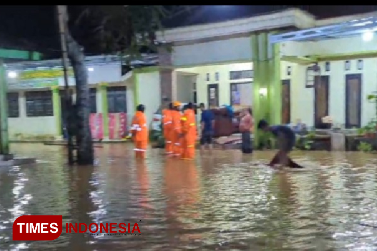 Banjir dan Pohon Tumbang. Pj Bupati Bondowoso Minta Warga Jaga Kebersihan