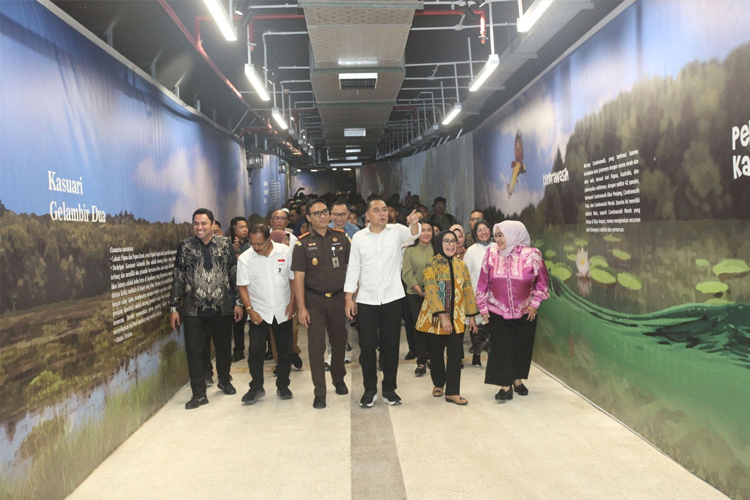 Kado Nataru, Wali Kota Surabaya Resmikan Tunnel TIJ-KBS