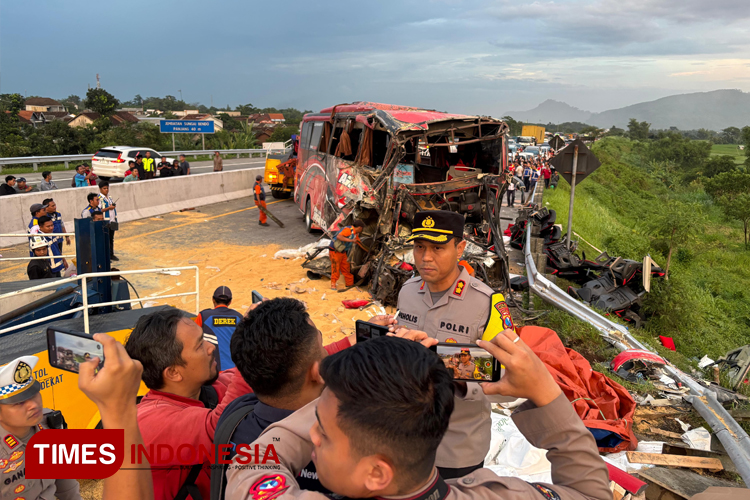 Bus Pelajar Kota Bogor Alami Tabrakan dengan Truk di Tol Pandaan-Malang, 4 Orang Meninggal