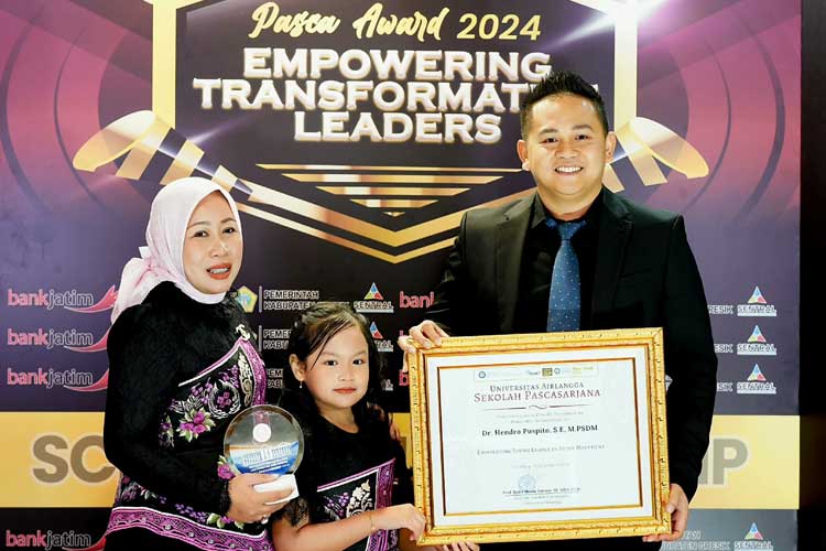 Pengusaha Muda Hendro Puspito Terima Penghargaan Empowering Young Leader