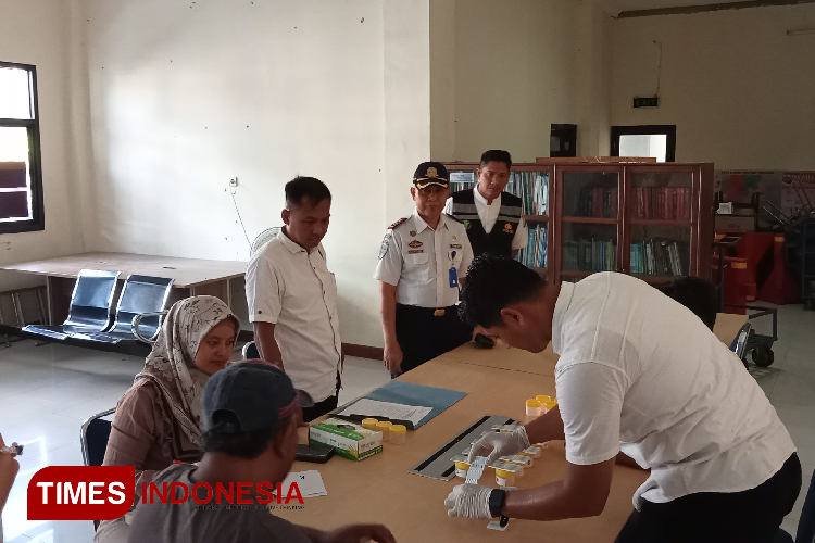 Polres Pacitan Gelar Tes Urine untuk Sopir dan Kru Bus, Begini Hasilnya