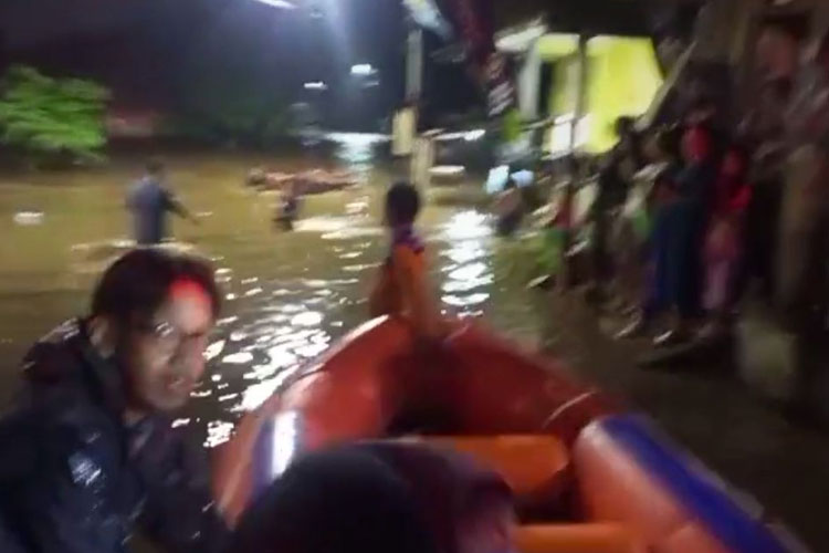 Kota Malang Diterjang Banjir Parah, Warga Banyak Dievakuasi