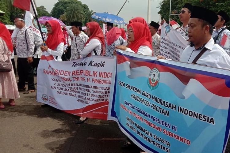 Negara Diminta Hadir untuk Kesejahteraan Guru Madrasah Swasta di Pacitan