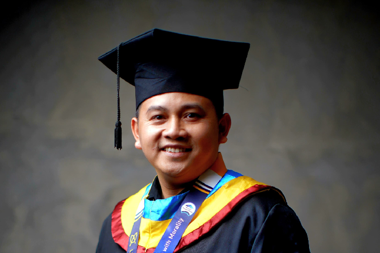 Hendro Puspito Wisuda Doktor Unair Surabaya Bersama AHY dan Eri Cahyadi