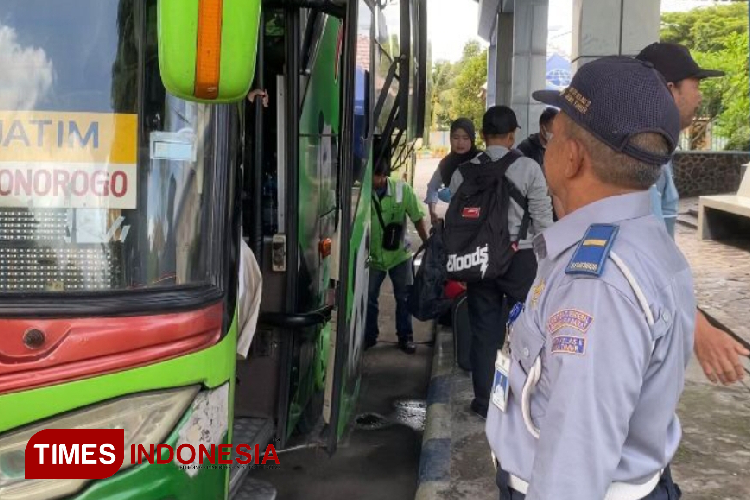 Penumpang di Terminal Seloaji Ponorogo Meningkat Jelang Natal